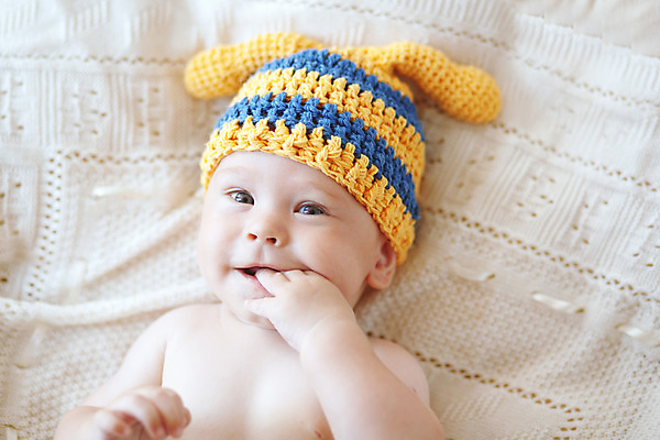 포토 JPG 해외이미지 백인 1 응시 행복 얼굴 어린이 겨울 한명 사람 소년 파란색 눕기 갈색 노란색 유행 침대 표현 아기 신생아 뜨개질 달콤 작음 담요 니트 부드러움 거짓말 결백 천진난만 해외202004 해외포토 서양인 시선 계절 남자 감정 컬러 가구 컨셉 상의 모션 취미 신체부위 감각 맛 크기 파일형식