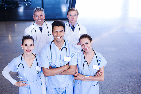 포토 JPG 해외이미지 백인 직업 여자 남자 중년 50대 청진기 직장 실내 건강 병원 서기 여러명 20대 팔짱 간호사 의사 실험복 동료 외과 인턴 의료성형뷰티 성인만 해외202004 해외포토 서양인 다수 회사 비즈니스 의학 관계 의료기기 모션 사람 청년 성인 내부 의료진 가운 파일형식