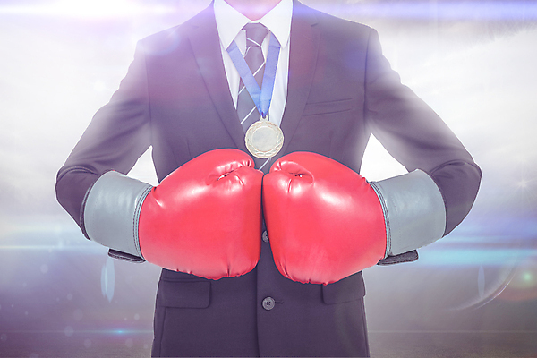 포토 JPG 해외이미지 백인 남자 비즈니스 전등 한명 정장 20대 초록색 럭비 경쟁 경기장 우승 비즈니스맨 메달 스포트라이트 성인남자한명만 해외202004 해외포토 서양인 1 옷 컬러 컨셉 스포츠시설 조명 사람 청년 구기 최고 직장인 상_상패 남자한명만 성인남자만 파일형식