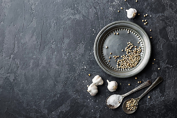 포토 JPG 해외이미지 접시 음식 백그라운드 재료 건조 씨앗 사람없음 금속 숟가락 어둠 회색 흰색 뜨거움 양념 조미료 맛 낟알 향신료 유기농 매움 소금 향료 향 후추 카피스페이스 해외202004 해외포토 식물 식기 웰빙 컬러 컨셉 재질 수저 공백 향기 냄새 향미료 파일형식