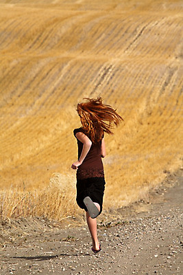 포토 JPG 해외이미지 도로 어린이 캐나다 밭 사람 사람없음 야외 세로 여름 달리기 디지털 시골 해외202004 해외포토 계절 길 북아메리카 농업 교통시설 모션 파일형식