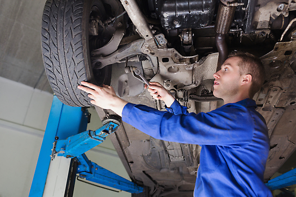 포토 JPG 해외이미지 백인 직업 남자 자동차 노동자 기술 실내 작업복 한명 서기 20대 성인 공구 스패너 잡기 작업 기술자 수리 아래 집중 서비스 타이어 작업도구 문제 엔진 정비공 조절 정비소 성인남자한명만 해외202004 해외포토 서양인 1 옷 육상교통 컨셉 모션 사람 청년 내부 도구 방향 위치 남자한명만 성인남자만 파일형식