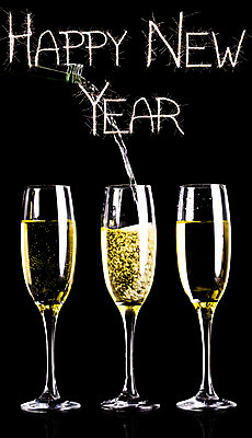 포토 JPG 해외이미지 텍스트 불꽃 폭죽 사람없음 빛 반짝임 와인 거품 축하 샴페인 가득함 해피뉴이어 해외202004 해외포토 컨셉 모션 불 주류 새해인사 파일형식