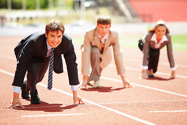 포토 JPG 해외이미지 백인 여자 남자 비즈니스 사업가 아이디어 한명 사람 정장 20대 성인 30대 달리기 경쟁 비즈니스맨 자신감 성인만 해외202004 해외포토 서양인 직업 1 옷 감정 컨셉 모션 청년 장년 직장인 파일형식