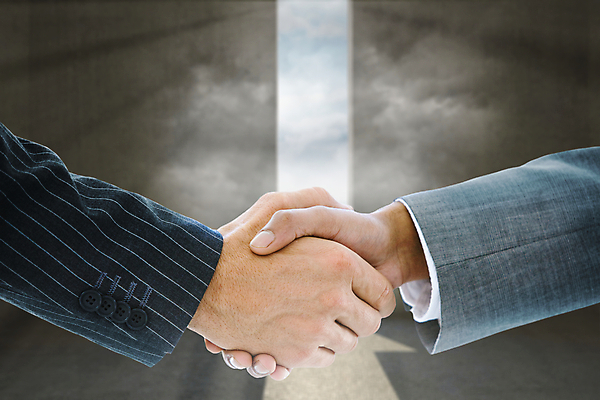 포토 JPG 해외이미지 구름 손 비즈니스 하늘 악수 신체부위 컴퓨터그래픽 문 디지털 거래 가리킴 인사 비즈니스맨 해외202004 해외포토 자연요소 남자 사람 손짓 그래픽 예절 직장인 파일형식