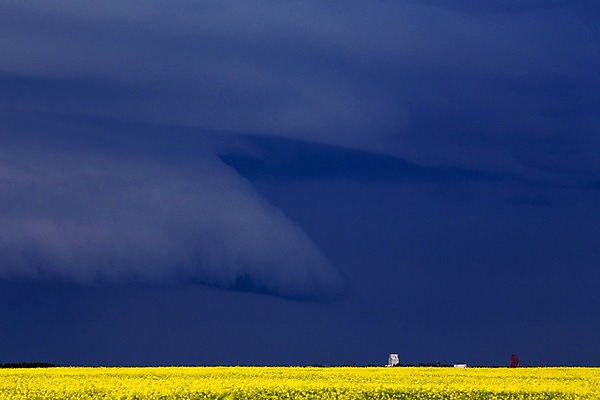 포토 JPG 해외이미지 구름 자연 하늘 날씨 풍경 사람없음 어둠 시골 위험 폭풍 뇌우 심각 폭풍우 힘찬 해외202004 해외포토 자연요소 컨셉 비_날씨 자연재해 생태계 파일형식