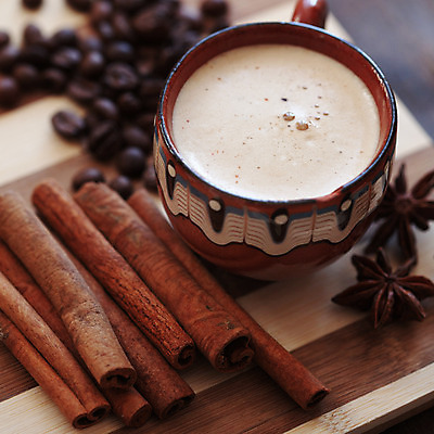 포토 JPG 해외이미지 라이프스타일 커피 음료 음식 탁자 디저트 따뜻함 사람없음 컵 갈색 초콜릿 거품 머그컵 뜨거움 액체 막대기 달콤 향신료 코코아 라떼 해외202004 해외포토 식기 컬러 가구 생활 맛 향미료 파일형식