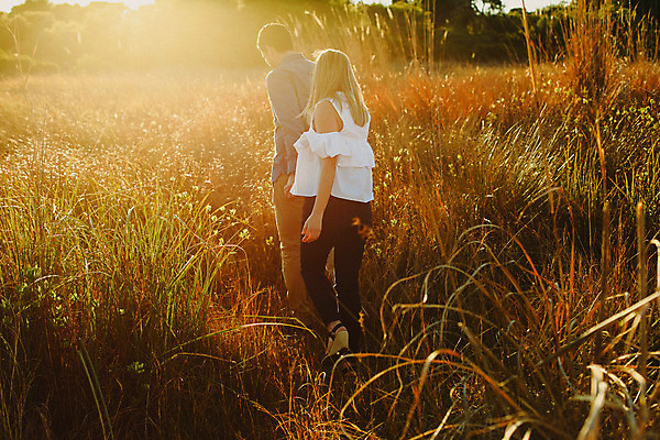 포토 JPG 해외이미지 백인 라이프스타일 손 커플 공원 남자 행복 2 밭 관계 자연 휴가 함께함 건강 관리 사랑 사람 초원 성인 사람없음 야외 여름 햇빛 태양 걷기 산책 낭만 시골 잡기 내추럴 해외202004 해외포토 자연요소 서양인 계절 공공시설 감정 컨셉 농업 모션 휴식 생활 신체부위 생태계 파일형식