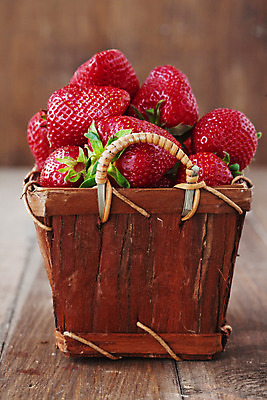 포토 JPG 해외이미지 과일 딸기 사람없음 바구니 가득함 담기 과일바구니 해외202004 해외포토 모션 파일형식