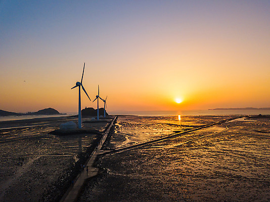 포토 JPG 해외이미지 실루엣 유럽 산업 바다 섬 자연 하늘 바람 한국 안테나 풍경 사람없음 물 여름 빛 강 환경 일몰 에너지 보트 각도 포트 스카이라인 템스강 해외202004 해외포토 자연요소 계절 나라 아시아 배_교통 통신 날씨 잉글랜드 촬영기법 노을 생태계 파일형식