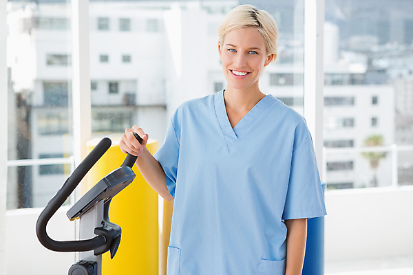 포토 JPG 해외이미지 백인 여자 행복 실내 건강 한명 서기 20대 헬스사이클 체육관 해외202004 해외포토 서양인 1 감정 모션 사람 청년 내부 운동기구 파일형식