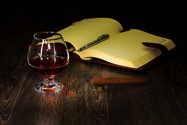 포토 JPG 해외이미지 음료 크리스마스 와인잔 유리 휴가 프레임 주류 사람없음 책 빨간색 세로 단어 빛 갈색 노란색 파티 와인 초콜릿 검은색 수확 골동품 축하 알코올 최고 바 액체 황금 고급 우아함 맛 도서관 저녁 읽기 오브젝트 복고 브랜디 옛날 중고 코냑 해외202004 해외포토 문자 교육 기념일 컬러 컨셉 농업 술잔 모션 재질 디저트 이벤트 야간 파일형식