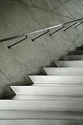 포토 JPG 해외이미지 건축양식 사람없음 내부 인테리어 사무실 계단 금속 도시 은색 묘사 기하학 알루미늄 콘크리트 미니멀리스트 미니멀 해외202004 해외포토 디자인 건축 컬러 무늬 비즈니스 재질 파일형식