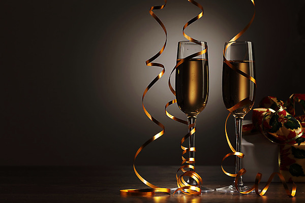 포토 JPG 해외이미지 디자인 기념일 행복 리본 음료 백그라운드 크리스마스 겨울 검은배경 새로움 기념 선물 사랑 사람없음 빛 상자 파티 축제 낭만 축하 알코올 샴페인 샴페인잔 해외202004 해외포토 계절 감정 컨셉 술잔 주류 이벤트 검은색 파일형식