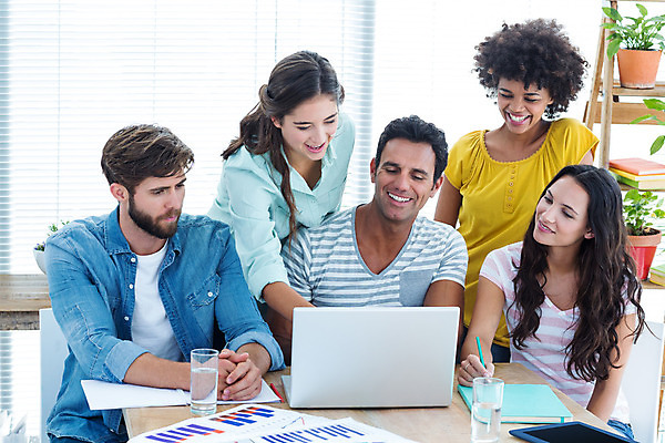 포토 JPG 해외이미지 서양인 외국인 백인 여자 남자 40대 중년 비즈니스 직장 함께함 실내 서기 앉기 여러명 20대 성인 30대 노트북 태블릿 사무실 직장인 비즈니스맨 비즈니스우먼 동료 직원 해외202004 해외포토 직업 다수 컨셉 회사 관계 모션 사람 인종 청년 내부 장년 전자제품 스마트기기 파일형식