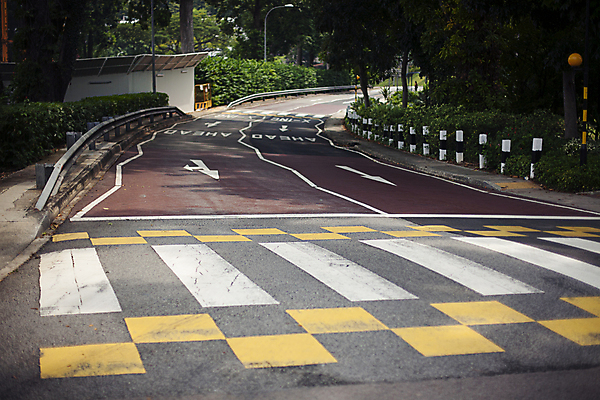 포토 JPG 해외이미지 도로 길 선 스포츠 여행 백그라운드 패턴 교통시설 모션 자동차 자연 추상 거리 안전 사람없음 야외 노란색 검은색 페인트 운전 도시 고속도로 보행로 아스팔트 방향 버리기 심볼 사인 속도 시작 질감 타이어 고무 그런지 루트 방법 선로 자동 해외202004 해외포토 레이스천 육상교통 컬러 교통 무늬 직물 시설 생태계 파일형식