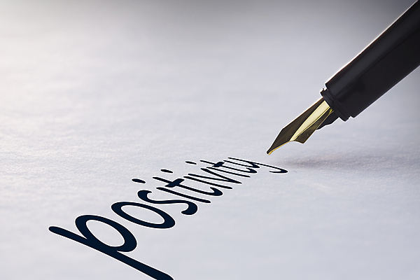 포토 JPG 해외이미지 종이 텍스트 사람없음 단어 만년필 기록 긍정 페이지 유행어 해외202004 해외포토 문자 컨셉 펜 유행 파일형식