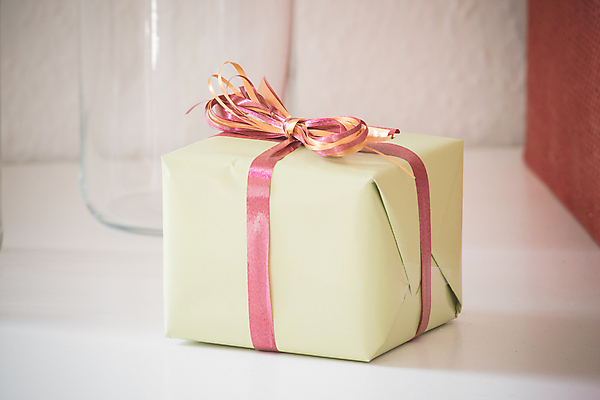 포토 JPG 해외이미지 디자인 계절 기념일 행복 리본 종이 분홍색 결혼 백그라운드 크리스마스 포장 탁자 휴가 기념 발렌타인데이 선물 사랑 이벤트 사람없음 목재 장식 빨간색 상자 파티 우주 축제 놀람 수확 덮개 흰색 시골 축하 인사 생일 활 질감 복고 패키지 옛날 포장소품 핸드메이드 해외202004 해외포토 나무 감정 컬러 가구 컨셉 농업 재료 데이이벤트 표정 뚜껑 예절 오브젝트 포장재료 파일형식