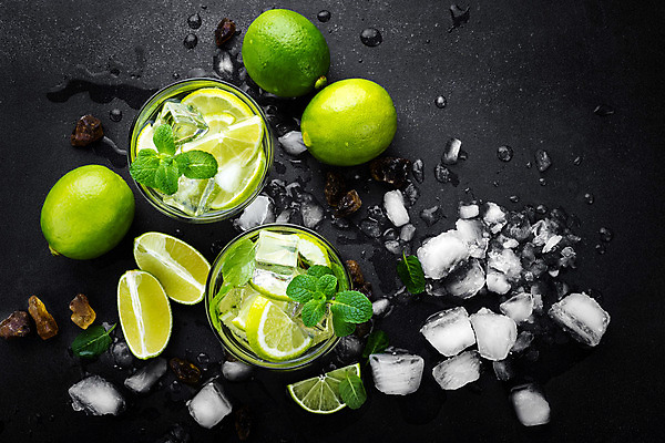 포토 JPG 해외이미지 음료 백그라운드 잎 과일 재료 유리 탁자 귤 사람없음 물 파티 냉동 얼음 검은색 주스 추위 알코올 신선 칵테일 바 정상 시원함 설탕 민트 상쾌 레시피 쿠바 냉각기 모히토 소다 이국적 토닉 해외202004 해외포토 자연요소 식물 감정 컬러 가구 재질 주류 이벤트 중앙아메리카 허브 파일형식