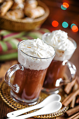 포토 JPG 해외이미지 행복 커피 음료 음식 겨울 유리 탁자 디저트 따뜻함 사람없음 컵 초콜릿 머그컵 축하 뜨거움 액체 달콤 코코아 카카오 맛있는 해외202004 해외포토 식기 계절 감정 가구 컨셉 재질 맛 파일형식