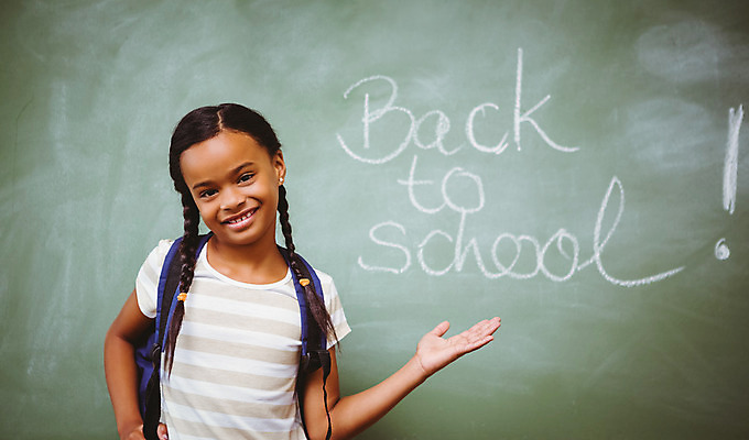 포토 JPG 해외이미지 학생 손 여자 교육 행복 어린이 손가락 교실 학교 실내 초등학교 한명 서기 학습 스터디 칠판 가리킴 검은머리 보여주기 엮은 소녀한명만 해외202004 해외포토 1 헤어스타일 감정 모션 사람 손짓 내부 신체부위 여자한명만 소녀만 파일형식