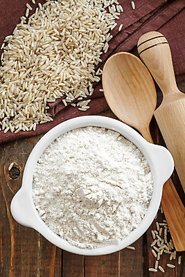 포토 JPG 해외이미지 음식 백그라운드 재료 탁자 요리 사람없음 목재 갈색 쌓기 주방 흰색 기구 사발 가루 준비 유기농 날것 반죽 밀가루 밀가루반죽 통밀 해외202004 해외포토 나무 웰빙 컬러 가구 모션 사기그릇 밀 파일형식