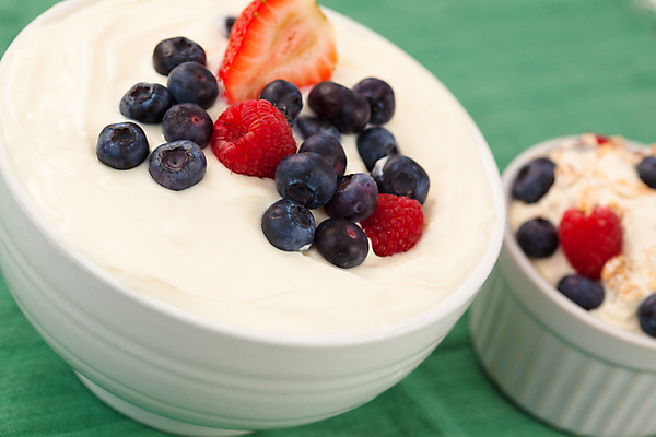 포토 JPG 해외이미지 딸기 치즈 사람없음 초록색 숟가락 달콤 크림 냅킨 블루베리 산딸기 휘핑크림 해외202004 해외포토 컬러 과일 유제품 수저 맛 휘핑 파일형식