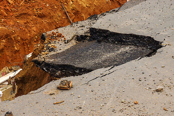 포토 JPG 해외이미지 도로 지구 선 모래 백그라운드 패턴 부분 자연 표면 경고 사람없음 야외 초록색 갈색 환경 검은색 흙 손상 회색 껍질 흰색 잡초 거친 틈 위험 아스팔트 천 아래 생태계 질감 점토 다리찢기 내추럴 나쁜 단절 땅바닥 썩음 지질학 막 해외202004 무너짐 해외포토 식물 교육 길 컬러 컨셉 무늬 교통시설 모션 바닥 직물 방향 위치 파일형식