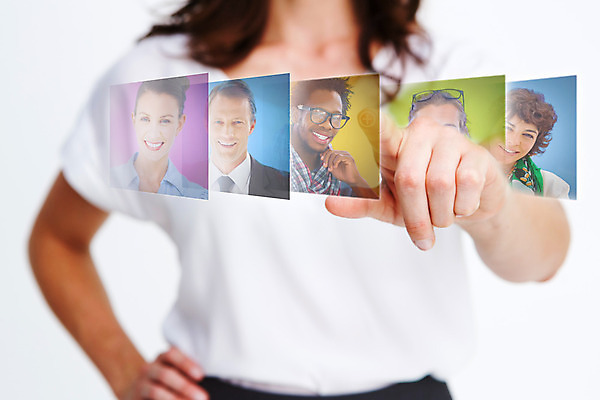 포토 JPG 해외이미지 백인 여자 남자 얼굴 40대 중년 허리손 서기 손짓 여러명 상반신 20대 성인 30대 스크린 터치 비즈니스우먼 선택 채용 해외202004 해외포토 서양인 포즈 다수 컨셉 비즈니스 모션 사람 청년 신체부위 장년 직장인 파일형식