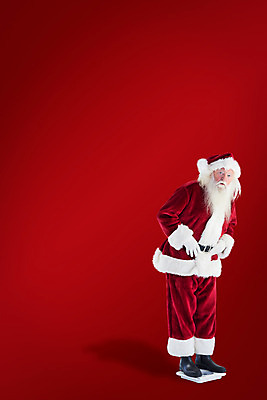 포토 JPG 해외이미지 전신 노년 남자 크리스마스 숙이기 한명 옆모습 빨간색 산타클로스 노인남자한명만 해외202004 해외포토 1 기념일 뷰포인트 컬러 포즈 사람 성인 남자한명만 노인남자만 파일형식
