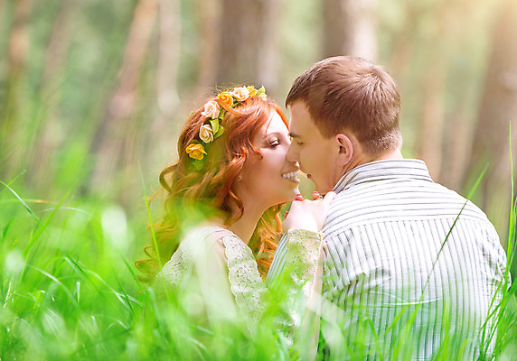 포토 JPG 해외이미지 백인 라이프스타일 커플 공원 여자 남자 행복 밭 데이트 가족 관계 포옹 자연 키스 함께함 사랑 사람 앉기 성인 야외 두명 초록색 봄 기쁨 낭만 날짜 숲 열정 해외202004 해외포토 서양인 계절 공공시설 감정 컬러 컨셉 농업 안기 모션 생활 애정표현 생태계 파일형식
