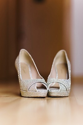 포토 JPG 해외이미지 구두 신발 실내 사람없음 아웃포커스 하이힐 오브젝트 웨딩슈즈 해외202004 해외포토 촬영기법 내부 여성화 결혼소품 파일형식