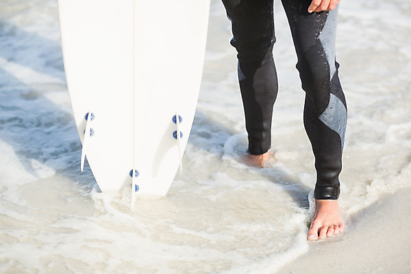 포토 JPG 해외이미지 백인 라이프스타일 남자 모래 파도 바다 여행 맨발 휴가 한명 서기 사람 성인 야외 30대 맑음 수상스포츠 서핑보드 서핑 서퍼 성인남자한명만 해외202004 해외포토 서양인 1 스포츠 모션 발 날씨 운동선수 생활 장년 보드_스포츠 남자한명만 성인남자만 파일형식