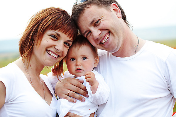 포토 JPG 해외이미지 라이프스타일 남자 행복 감정 어린이 밭 가족 자연 놀이 엄마 휴식 건강 웃음 사람 야외 세명 초록색 봄 기쁨 육아 자유 시골 아기 개화 그룹 아빠 달콤 세대 걸음마 돌봄 해외202004 해외포토 계절 꽃 컬러 컨셉 농업 관계 모션 표정 생활 맛 생태계 파일형식