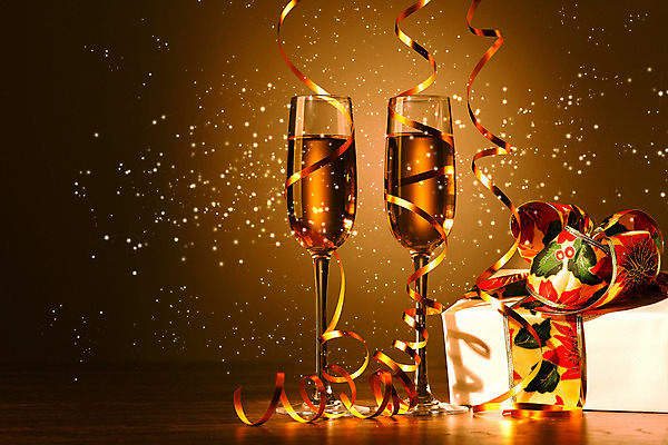 포토 JPG 해외이미지 디자인 기념일 행복 리본 음료 백그라운드 크리스마스 겨울 검은배경 새로움 기념 선물 사랑 사람없음 빛 상자 파티 축제 낭만 축하 알코올 샴페인 샴페인잔 해외202004 해외포토 계절 감정 컨셉 술잔 주류 이벤트 검은색 파일형식