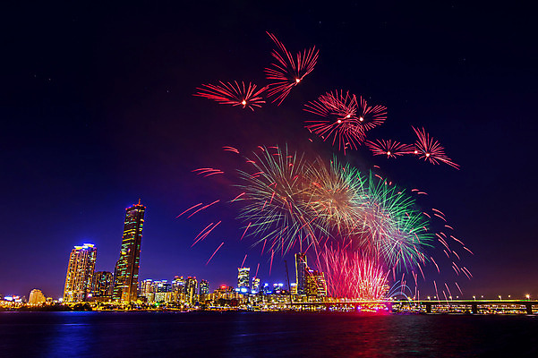 포토 JPG 해외이미지 기념일 행복 백그라운드 오렌지 텍스트 벽지 하늘 불 휴가 새로움 기념 서울 한국 폭죽 불꽃놀이 이벤트 사람없음 빨간색 빛 노란색 파티 검은색 축제 중국 어둠 흰색 축하 생일 4 황금 야간 폭발 연도 쇼 파열 고립 카운트다운 효과 해외202004 해외포토 자연요소 감정 아시아 컬러 컨셉 과일 놀이 숫자 파일형식