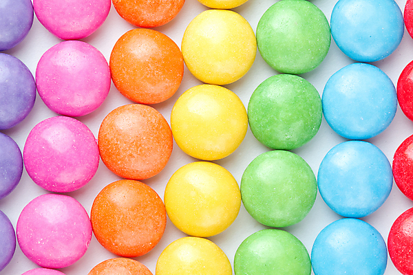 포토 JPG 해외이미지 선 사람없음 컬러풀 과자 초콜릿 원형 달콤 흰배경 해외202004 해외포토 도형 컬러 백그라운드 디저트 흰색 맛 파일형식