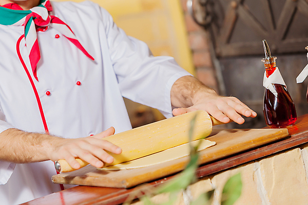 포토 JPG 해외이미지 전통 손 남자 음식 빵 탁자 요리 사람 목재 쿠키 주방 요리사 앞치마 빵집 흰색 막대기 달콤 굽기 준비 날것 반죽 만들기 롤 밀가루 밀가루반죽 제빵사 맛있는 해외202004 해외포토 나무 직업 컬러 가구 재료 모션 디저트 신체부위 상점 맛 가루 구이 파일형식
