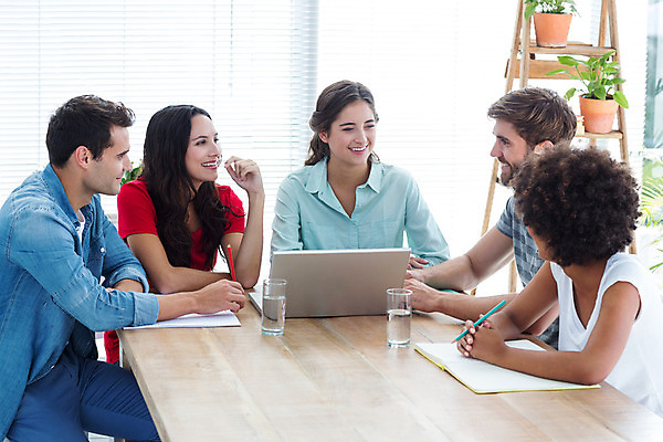 포토 JPG 해외이미지 서양인 외국인 백인 여자 남자 비즈니스 직장 함께함 실내 서기 앉기 여러명 20대 성인 30대 노트북 사무실 직장인 비즈니스맨 비즈니스우먼 동료 직원 브레인스토밍 해외202004 해외포토 직업 다수 컨셉 회사 관계 모션 사람 인종 청년 내부 장년 전자제품 파일형식