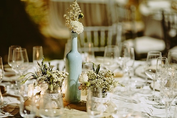 포토 JPG 해외이미지 식기 접시 디자인 꽃 분홍색 결혼 꽃무늬 의자 유리 탁자 결혼식 기념 이벤트 사람없음 장식 파티 요식업 식당 꽃병 식사 저녁식사 방 식탁보 흰색 축하 화려 고급 우아함 은색 배열 서비스 메뉴 냅킨 기회 접수 정중 해외202004 해외포토 식물 산업 컬러 가구 컨셉 무늬 재질 상점 파일형식