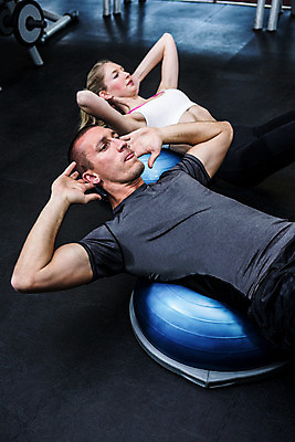 포토 JPG 해외이미지 백인 라이프스타일 커플 여자 남자 운동화 근육 함께함 실내 건강 20대 성인 두명 운동복 운동 강사 힘 헬스장 체육관 심각 성인만 크로스핏 해외202004 해외포토 서양인 직업 옷 신발 컨셉 관계 사람 청년 내부 생활 헬스 파일형식