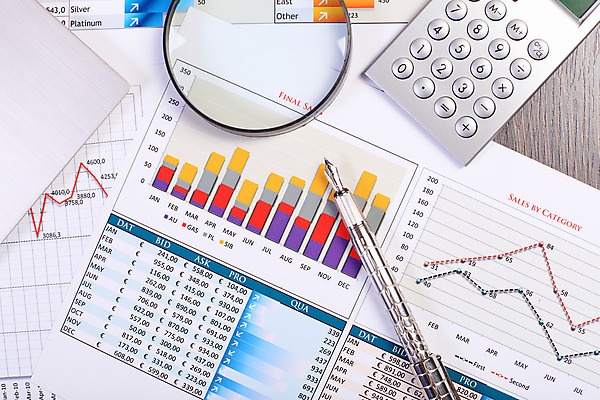 포토 JPG 해외이미지 종이 컨셉 회사 비즈니스 통계 탁자 그래프 직장 사람없음 사무실 펜 볼펜 자료 계산기 정보 키보드 업무 계획 오브젝트 보고서 문서 해외202004 해외포토 가구 문구용품 필기구 장비 작업 파일형식