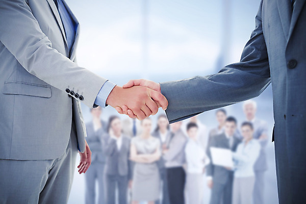 포토 JPG 해외이미지 백인 손 여자 남자 40대 중년 비즈니스 악수 여러명 20대 성인 30대 노트북 검은색 거래 인사 직장인 비즈니스맨 비즈니스우먼 자신감 고급 스마트 동료 직원 경영자 스타일 해외202004 해외포토 서양인 직업 감정 컬러 다수 컨셉 관계 사람 손짓 청년 신체부위 장년 전자제품 예절 리더 파일형식