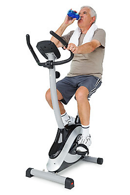 포토 JPG 해외이미지 백인 라이프스타일 노년 남자 여유 스포츠 건강 한명 성인 물 운동복 운동 자전거 헬스사이클 장비 60대 갈증 물병 연습 흰배경 바디케어 해외202004 해외포토 자연요소 서양인 1 옷 감정 백그라운드 사람 생활 바이크 운동기구 흰색 물통 파일형식