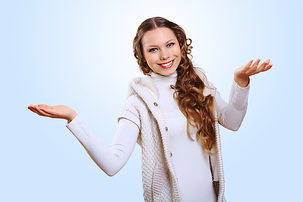 포토 JPG 해외이미지 백인 모델 옷 계절 여자 행복 백그라운드 겨울 따뜻함 한명 사람 성인 10대 유행 기쁨 흰색 스웨터 긍정 돌봄 해외202004 손모아장갑 해외포토 서양인 1 감정 컬러 장갑 컨셉 상의 모션 청소년 파일형식