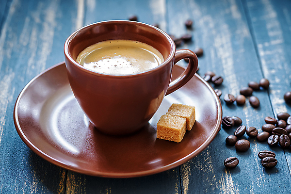 포토 JPG 해외이미지 커피 음료 음식 백그라운드 탁자 휴식 사람없음 컵 파란색 갈색 식당 검은색 거품 카페 원두 뜨거움 커피잔 에스프레소 모카 카페인 해외202004 해외포토 식기 컬러 가구 컨셉 잔 상점 파일형식