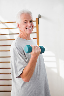 포토 JPG 해외이미지 백인 노년 남자 행복 근육 실내 건강 한명 운동복 운동 아령 60대 복지 연습 체육관 해외202004 해외포토 서양인 1 옷 감정 사람 성인 내부 사회이슈 파일형식