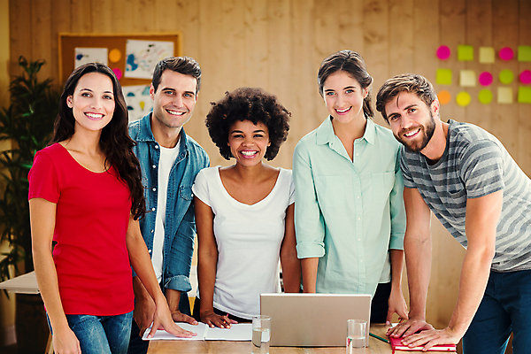 포토 JPG 해외이미지 서양인 외국인 백인 여자 남자 종이 비즈니스 아이디어 직장 함께함 서기 여러명 20대 성인 30대 노트북 사무실 모니터 직장인 비즈니스맨 비즈니스우먼 동료 직원 해외202004 해외포토 직업 다수 컨셉 회사 관계 모션 사람 인종 청년 장년 전자제품 컴퓨터 파일형식