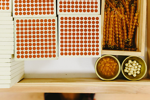 포토 JPG 해외이미지 학생 교육 어린이 컨셉 통신 교실 학교 수업 초등학교 사람없음 학습 교사 가르침 변화 승낙 심볼 개성 커뮤니티 해결 온라인강의 문해 고등교육 해외202004 해외포토 직업 사람 강의 파일형식 언택트