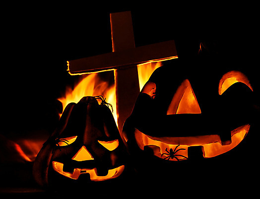 포토 JPG 해외이미지 전통 계절 촛불 호박 불 불꽃 미소 웃음 사람없음 장식 빛 노란색 파티 검은색 어둠 할로윈 분노 가을 등불 축하 표현 유령 야간 무서움 묘사 거미 10월 잭오랜턴 호러 오싹 해외202004 해외포토 자연요소 감정 컬러 곤충 컨셉 채소 초 조명 표정 이벤트 날짜 공포 파일형식